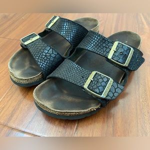 BIRKENSTOCK Arizona Black Croc embossed size 39 fit 40